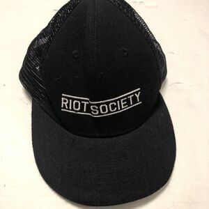RIOT SOCIETY MENS TRUCKER HAT‎ BLACK MESH SNAPBACK HAT CAP BASEBALL